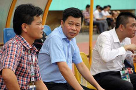 Đồng đội Văn Quyến nín thở chờ lệnh bầu Trường