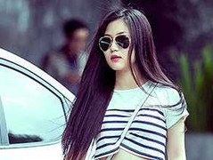 Hương Tràm mặc hở dạo phố Sài Gòn giữa 'tâm bão'