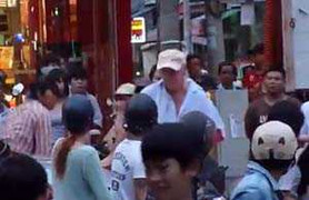 'Ông Tây' đánh người, gây náo loạn trên phố Đà Nẵng