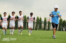 Cầu thủ Việt Nam phải học chạy