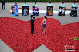 Dùng 1 triệu quả ớt cầu hôn bạn gái