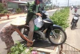 'Nghề lạ' trên đường vành đai ngoài ở Sài Gòn
