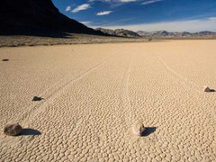 Giải mã bí ẩn 'những hòn đá biết đi' ở Thung lũng Tử thần