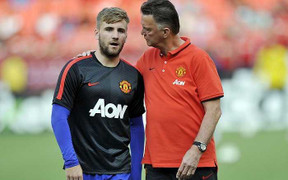 Tin sáng 30/8: Van Gaal khó chịu với Roy Hodgson