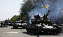 Ukraine tấn công 2 xe buýt chở người tị nạn sang Nga