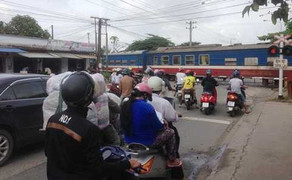 Bị cuộn sắt nặng 25 tấn đè chết trước ngày nghỉ lễ