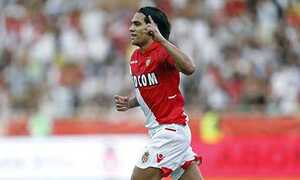 Man Utd gây sốc: Mượn thành công Falcao