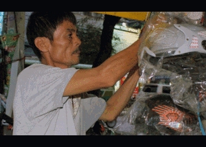 Video: Người đàn ông nghèo bắt 500 tên cướp