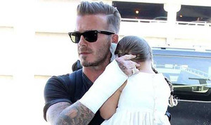 Chạy trốn 'thợ săn', Beckham gãy tay trên siêu môtô