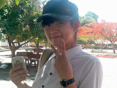 Gánh nặng mưu sinh của thủ khoa đi bưng bê cà phê