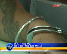 Tâm sự đêm khuya, cặp tình nhân bị cướp sạch đồ