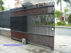 Chậm mở cổng, bảo vệ công ty bị chém chết