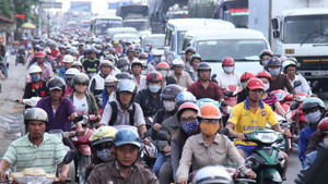 Ồ ạt đổ về thành phố sau 4 ngày nghỉ lễ