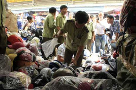 Mũ bảo hiểm 'nhái' tấn công Quảng Trị