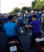 Clip: Hàng trăm 'quái xế' Vũng Tàu làm náo loạn đường phố