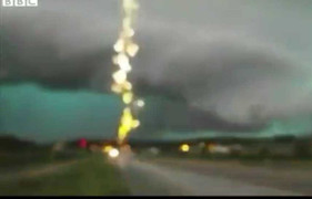 Mạo hiểm đuổi theo bão bị sét đánh trúng