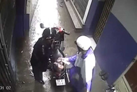 Lợi dụng trời mưa kẻ gian bẻ khóa vào nhà sục sạo