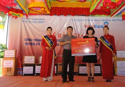 Học sinh Đại Trạch nhận trường mới dịp khai giảng