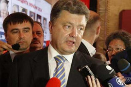 Tổng thống Ukraine: Quân đội sẽ ngừng bắn vào chiều nay