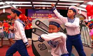 Học sinh hóa thân thành chiến sĩ hải quân ngày khai giảng