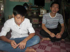 Sự thật vụ đâm thanh sắt có virus HIV vào người 43 học sinh