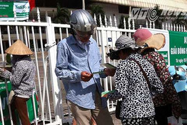 Sốt vé U19 Việt Nam: Giá nào cũng mua