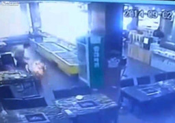 Kinh hoàng ăn lẩu bị bỏng cháy như 'đuốc sống'