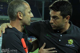 Clip: HLV U19 Australia mắng nhiếc thầy Giôm