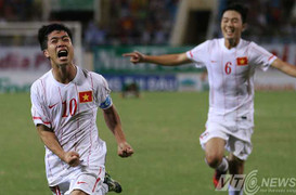 Nhạc sĩ Dương Thụ: Công Phượng làm lu mờ thần đồng triệu USD