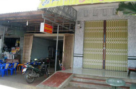 Cách chức phó công an vào nhà tắm với vợ người khác