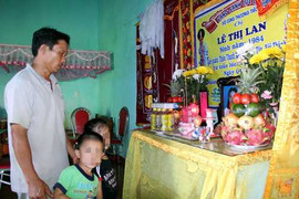 Ăn mì gà, 12 người trong gia đình bị ngộ độc