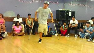 Cậu bé tật nguyền nhảy hip hop cực sung