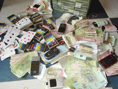 Theo chân công an tóm gọn ổ cờ bạc, cá độ Kiên Giang