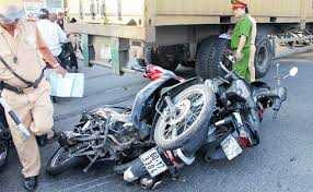 Không được nhường đường, container cán chết người