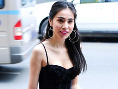 Thuỷ Tiên tự lái xe sang đi sự kiện