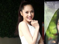 Bảo Anh tự lái xe sang tổ chức sinh nhật