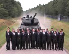 Video: Gai người xem thử phanh xe tăng