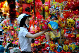 Clip: Hà Nội rộn ràng đón Trung thu