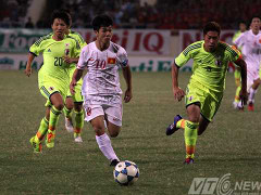 Fan nữ òa khóc, quyết xin chữ ký Công Phượng