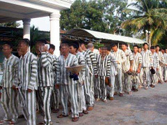 Phạm nhân được hút 10 bao thuốc lá