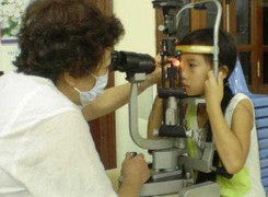 Bác sỹ tư vấn tránh lây đau mắt đỏ