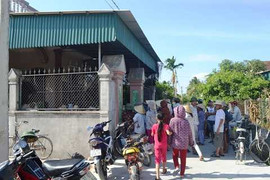 Bồn nước rơi đè chết 2 học sinh trong sân trường