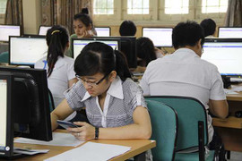 Hơn 1.200 sinh viên hoàn thành bài thi kiểu Mỹ