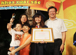 Nữ thủ khoa xinh xắn quyết theo nghề của bố