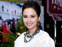 Diễm Hương khéo giấu bụng bầu gần 6 tháng