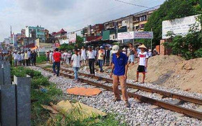 Băng qua đường sắt, người phụ nữ bị tàu tông tử vong