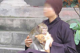 Sư thầy bí ẩn và công việc kỳ lạ trước những cái chết