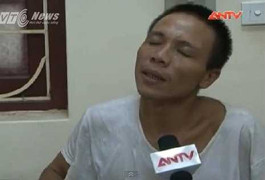 Clip: Kẻ giết bạn gái thều thào ở cơ quan công an