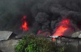 Clip: Nổ lớn, cháy dữ dội công ty giày