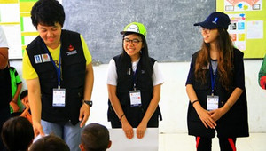 Cô bạn hoãn 6 học bổng để làm tình nguyện ở khu ổ chuột